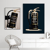 Luxe Vlam - Gouden en Zwarte Brandblusser Kunstprint