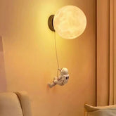 Luno - Moderne Astronauten Wandlamp met 3D Geprinte Planeet Ontwerpen
