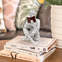 Biblio Charm - Speelse Boekenwurm Sculptuur