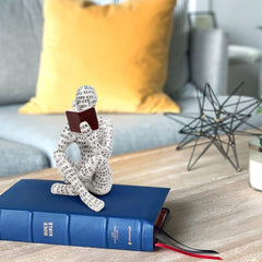 Biblio Charm - Speelse Boekenwurm Sculptuur
