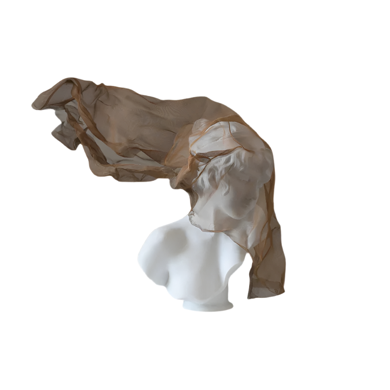 LuxeAura - Gouden Sluier Meisjessculptuur