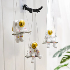 CosmoCharm - Moderne Astronaut Hars Wanddecoratie