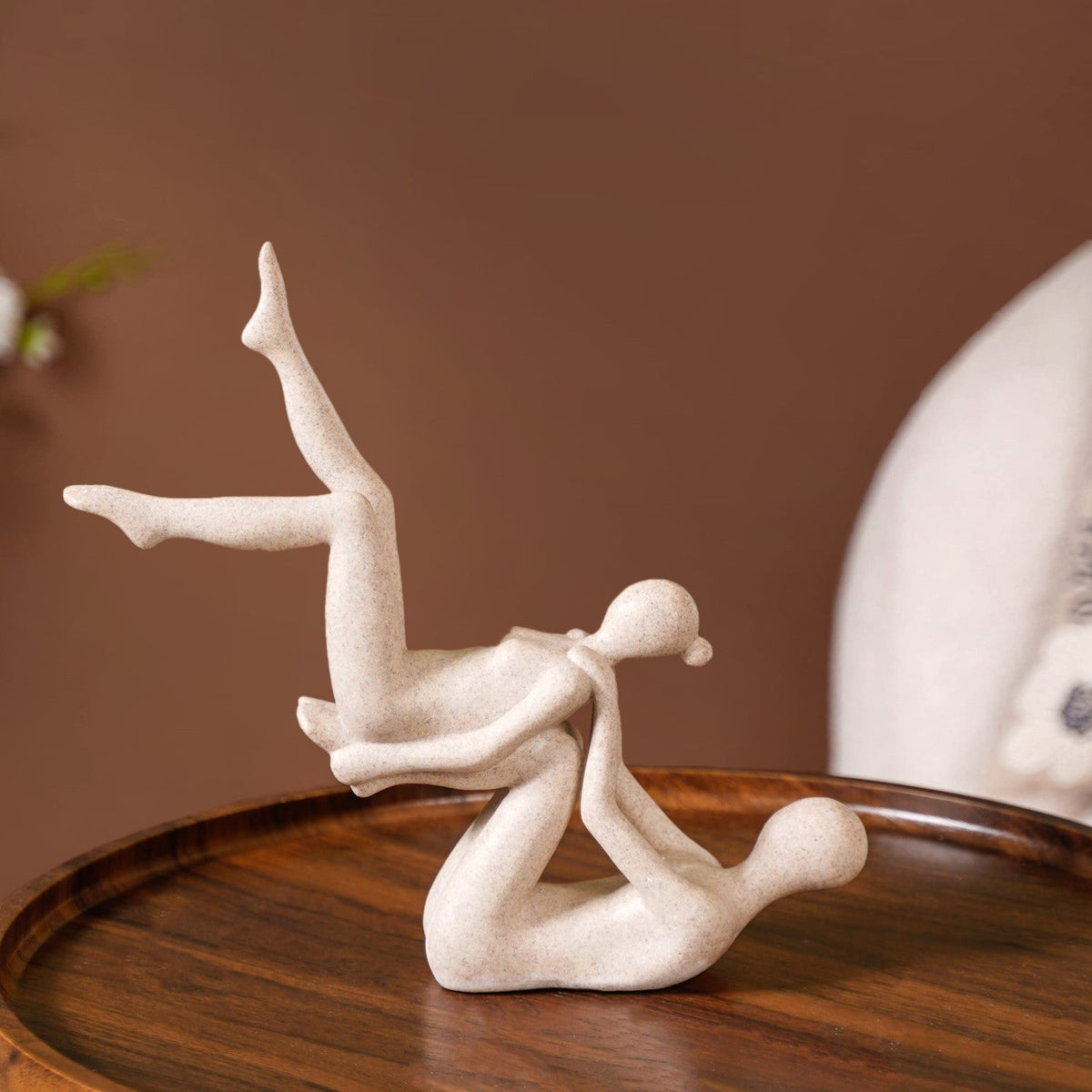 Elevate - Elegante Gymnastische Resin Sculptuur