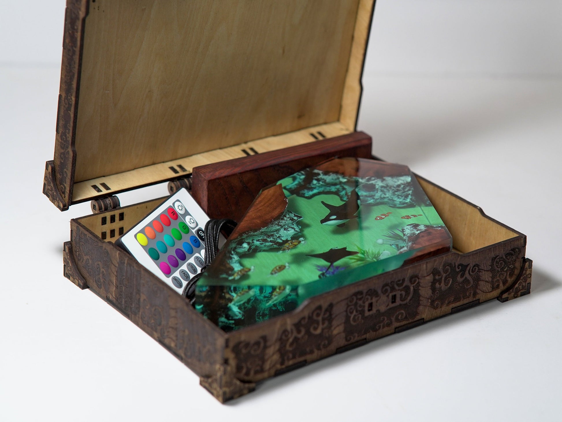 OceanGlow - Artistic Resin Lamp with Underwater Scene